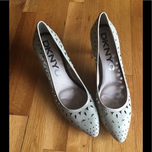NWOB DNKYC Lorelei Leather Cut Out Pump